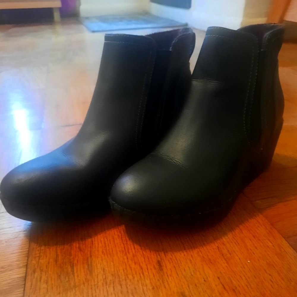 Sketchers Black Leather boots